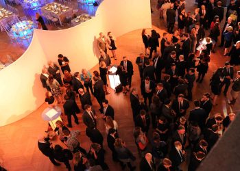 Milliardäre spenden für den guten Zweck? Sie sollten lieber Steuern zahlen.