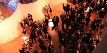 Milliardäre spenden für den guten Zweck? Sie sollten lieber Steuern zahlen.