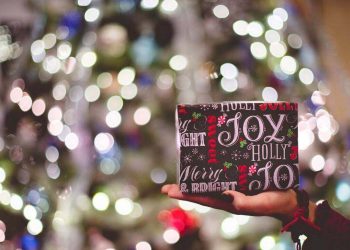 Schuften für dein Weihnachts-Handy: 72 Stunden-Woche, 1.800 Schrauben am Tag, 455 Euro Lohn