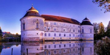 Mit wem vernetzt sich die FPÖ in Aistersheim?