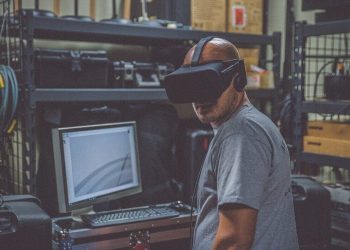 Wie Amazon seine Mitarbeiter steuert, überwacht und unter Druck setzt