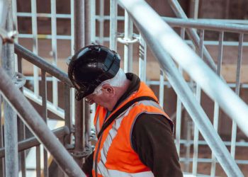 Schwache Kontrollen, lächerliche Strafen: Regierung opfert Mitarbeiter-Gesundheit für Profite