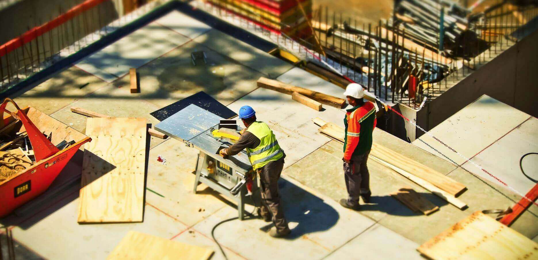 12-Stunden-Tag: Höheres Unfall-Risiko, weniger Erholung – für Bauarbeiter lebensgefährlich