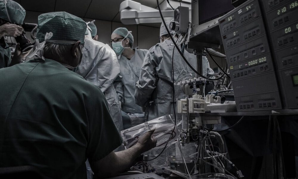 Studie: Mehr Frauen im OP machen Operationen sicherer