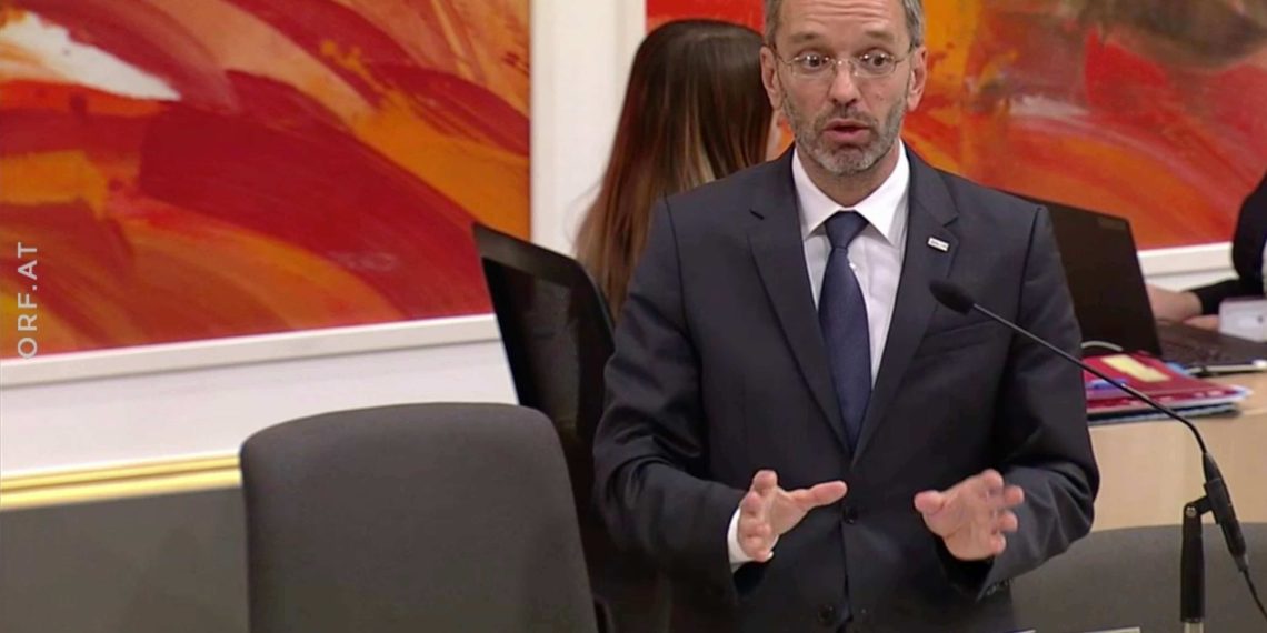 17 Minuten Beschimpfungen, 9 Minuten schlechte Ausreden – Das war die Kickl-Vorladung