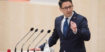 Dönmez bleibt trotz sexistischem Posting Abgeordneter