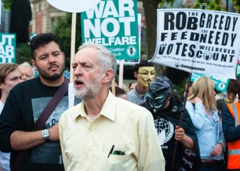 Jon Lansmans „Momentum“ machte Jeremy Corbyn vom linken Außenseiter zum populären Labour-Vorsitzenden. Hier erklärt er wie.
