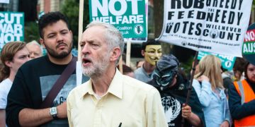 Jon Lansmans „Momentum“ machte Jeremy Corbyn vom linken Außenseiter zum populären Labour-Vorsitzenden. Hier erklärt er wie.