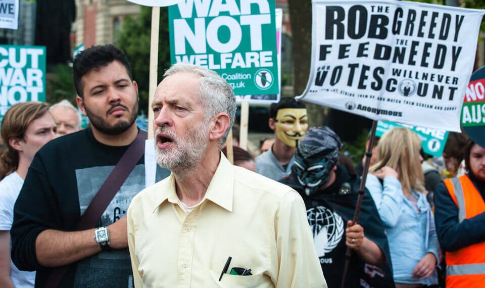 Jon Lansmans „Momentum“ machte Jeremy Corbyn vom linken Außenseiter zum populären Labour-Vorsitzenden. Hier erklärt er wie.