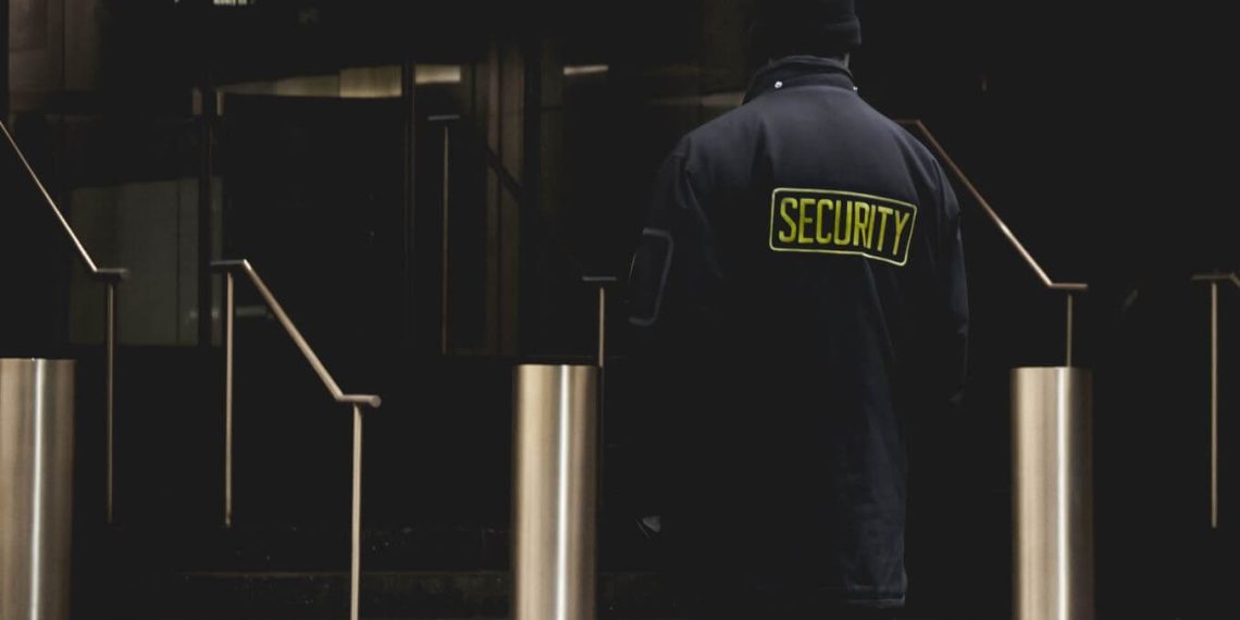 Neonazi als Security: Die Hintergründe von Thomas K. und wie das Parlament jetzt reagiert