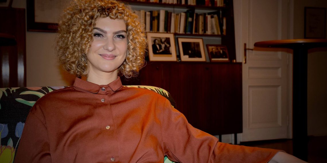 „Sozialschmarotzer“, „Rassisten“ und „Gutmenschen“: Warum wir unsere Selbstgerechtigkeit durch Selbstkritik ersetzen sollten