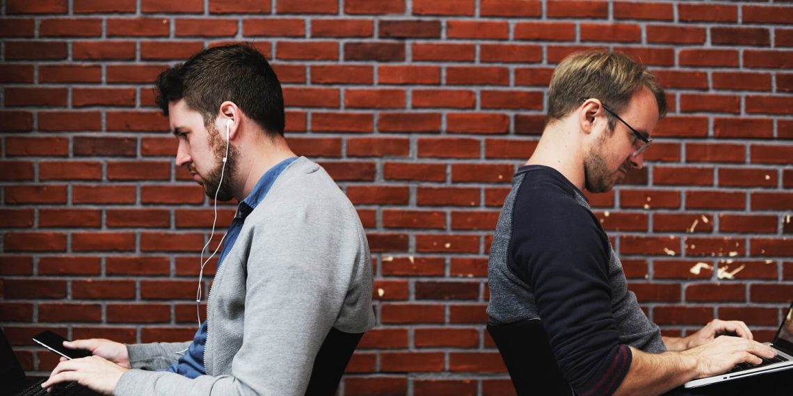 Intensive AMS-Betreuung verkürzt Arbeitslosigkeit deutlich, doch Regierung streicht 1.400 AMS-Stellen