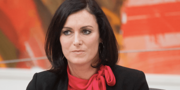 Köstinger will Fördertransparenz verhindern – jetzt peitscht sie Ökostromgesetz über Umweg durch