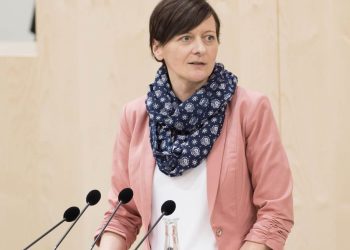 Burschenbundball: SPÖ-Abgeordnete kritisiert ÖVP-Stelzer – und wird von dessen Partei antisemitisch beschimpft