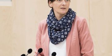 Burschenbundball: SPÖ-Abgeordnete kritisiert ÖVP-Stelzer – und wird von dessen Partei antisemitisch beschimpft