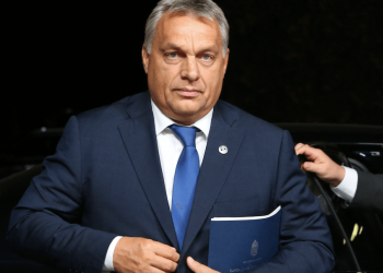 Viktor Orbán droht Ausschluss aus EVP. Die ÖVP bleibt ihm treu.