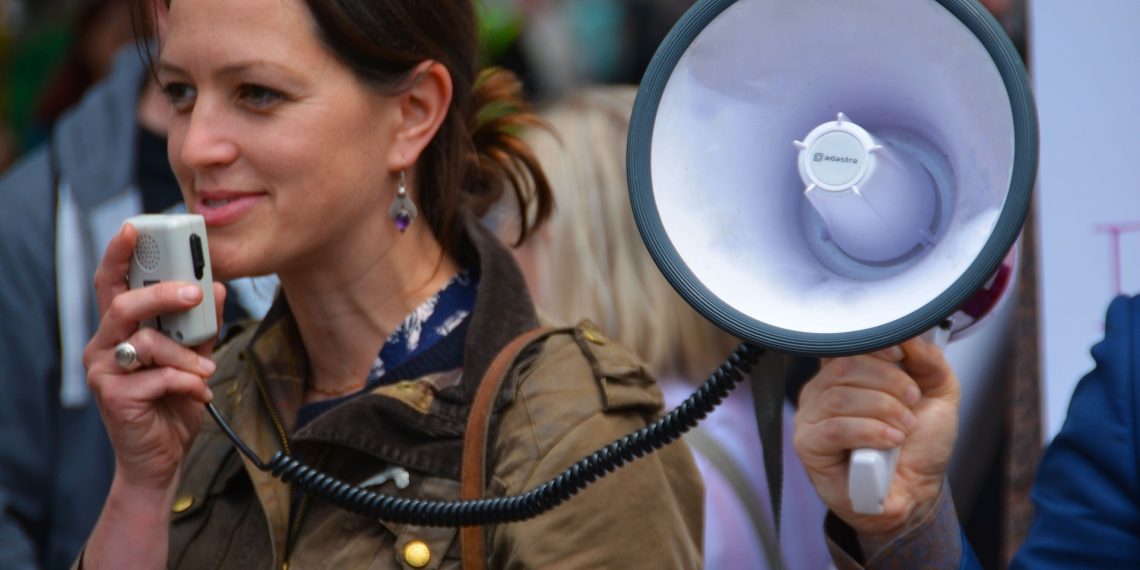 Warum die Ausweispflicht im Internet die Meinungsfreiheit einschränkt