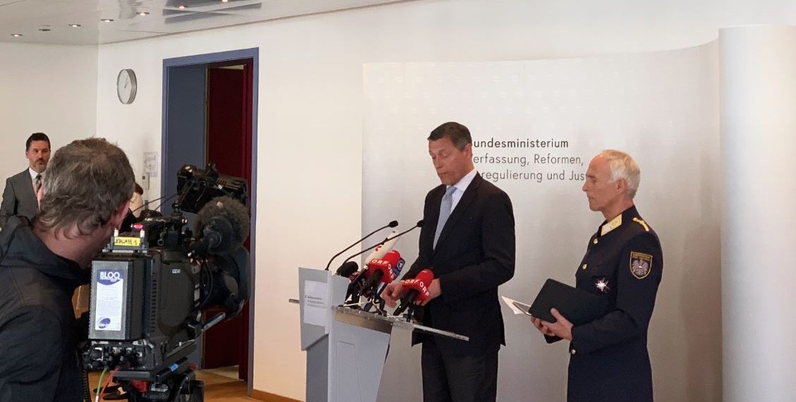 32 Hausdurchsuchungen nach Neonazi-Konzert – um ein Jahr verzögert