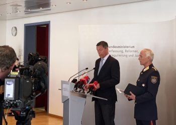 32 Hausdurchsuchungen nach Neonazi-Konzert – um ein Jahr verzögert