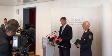 32 Hausdurchsuchungen nach Neonazi-Konzert – um ein Jahr verzögert