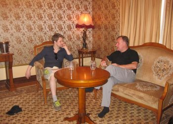 Robert Tibbo mit Edward Snowden am 26. Juli 2016 (Foto: Tibbo)