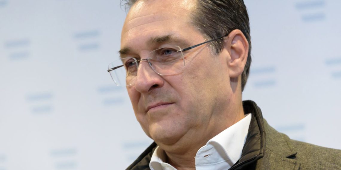 Strache macht mit Fake News Stimmung gegen Kontrast.at