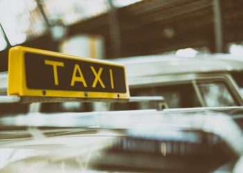 Aus für Kampfpreise: Parlament will Uber-Fahrer mit Taxi-Fahrern gleichstellen