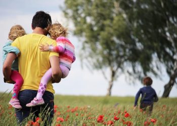 Die Chance ist da: Wir könnten Kinderarmut und prekäres Arbeiten beenden – und eine CO2-Steuer einführen.