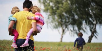 Die Chance ist da: Wir könnten Kinderarmut und prekäres Arbeiten beenden – und eine CO2-Steuer einführen.