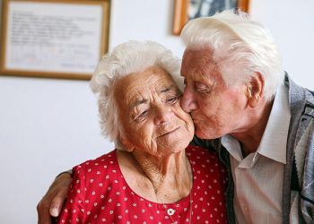 Härtefälle im schwarz-blauen Oberösterreich: Ehepaar muss nach 65 Jahren getrennt leben