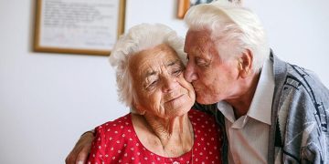 Härtefälle im schwarz-blauen Oberösterreich: Ehepaar muss nach 65 Jahren getrennt leben