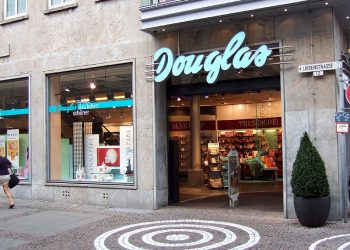 Douglas blockiert Betriebsrat und kündigt Mitarbeiter