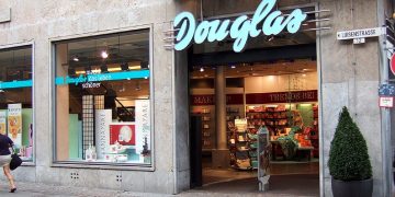 Douglas blockiert Betriebsrat und kündigt Mitarbeiter