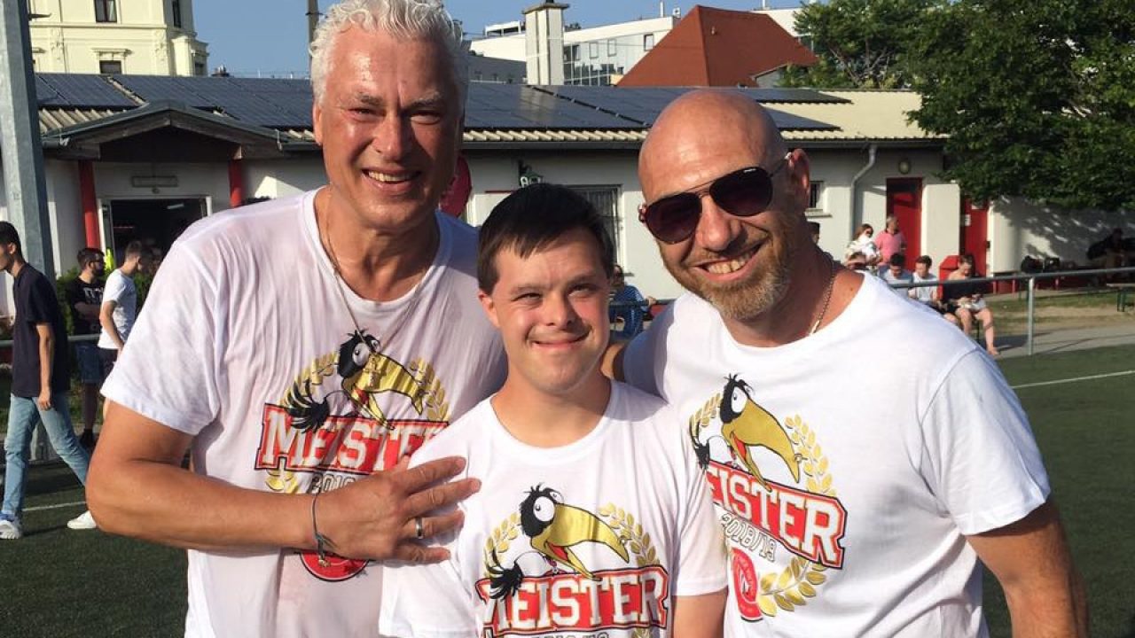 Wiener Viktoria Und Toni Polster Fussball Mit Sozialer Gratzlhilfe Kombiniert