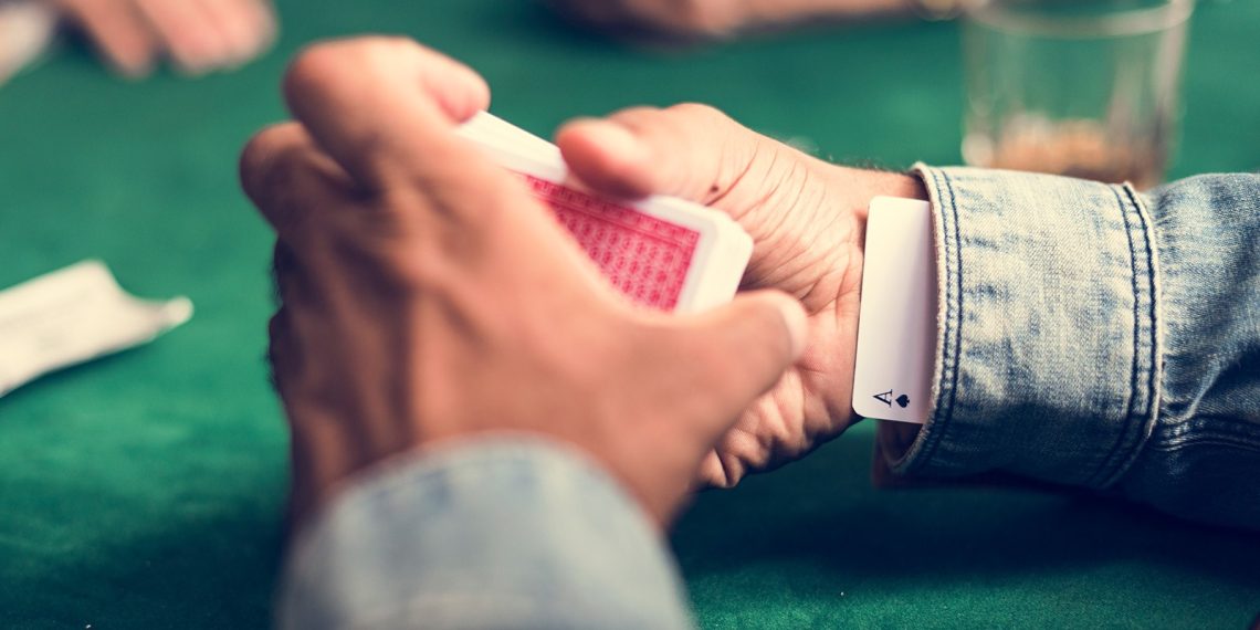 Österreich verliert jedes Jahr über 1 Mrd. Euro durch Steuertricks – Türkis-Blau hat das unterstützt