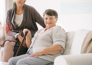 Parlament beschließt Rechtsanspruch auf 4 Wochen Pflegekarenz