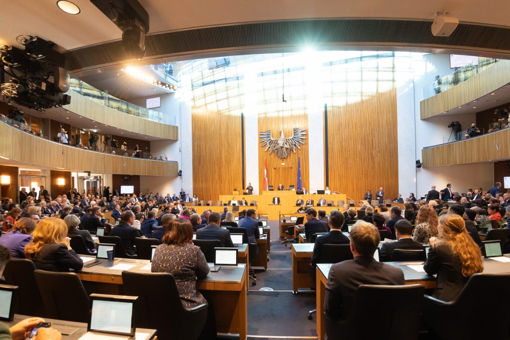 Abgeordnete im neuen Nationalrat 2024 (Foto: Parlamentsdirektion/Ulrike Wieser)