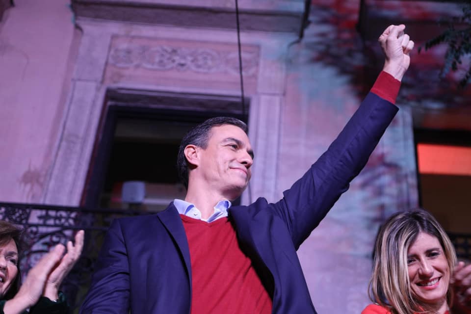Spanien: Wahlsieg für Sánchez – Sozialisten kündigen Koalition mit Podemos an