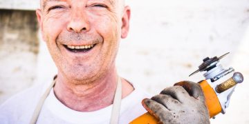 Arbeiterkammer verbessert seit 100 Jahren die Lage der Arbeitnehmer – Neoliberalen ist sie ein Dorn im Auge