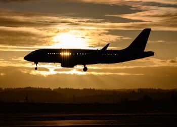 Faire Flugticket-Steuer würde 150 Mrd. jährlich für Klimaschutz bringen
