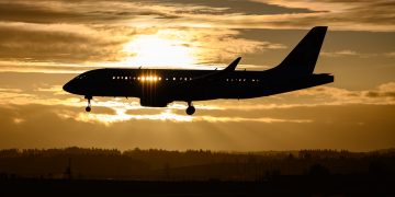 Faire Flugticket-Steuer würde 150 Mrd. jährlich für Klimaschutz bringen