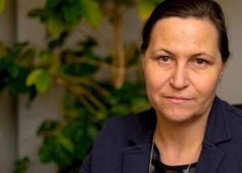 Eva Scherz, Chefverhandlerin der Gewerkschaft, setzt sich für die 35-Stunden-Woche in den Verhandlungen ein.