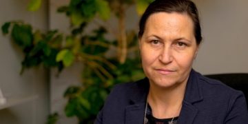 Eva Scherz, Chefverhandlerin der Gewerkschaft, setzt sich für die 35-Stunden-Woche in den Verhandlungen ein.