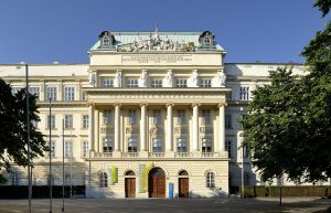 In Österreich sind für Studenten Studiengebühren fällig, wie auch an der Technischen Universität in Wien, die am Bild zu sehen ist.