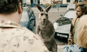 Marc-Uwe Klings "Die Känguru Chroniken" ist nun endlich als Film in die Kinos eingezogen. Das Känguru kämoft gegen rechten Populismus.