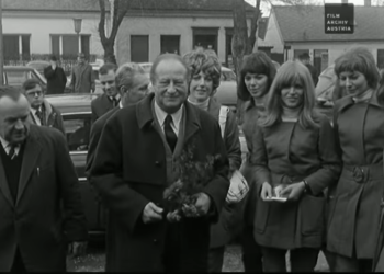 Das Video zeigt Bruno Kreisky, SPÖ, bei einer Wahlkampfreise in Niederösterreich.