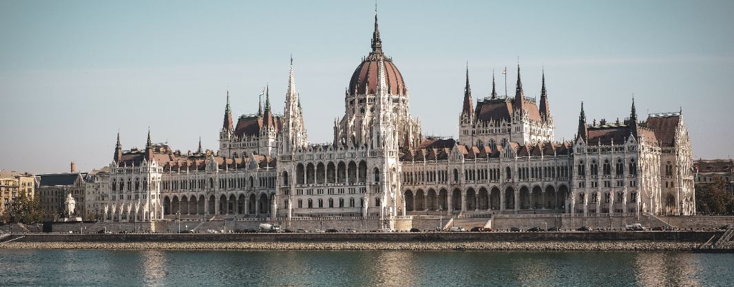 „Es gibt nichts mehr, was Orban in der Machtausübung beschränkt“ – Interview mit Budapester Vizebürgermeisterin