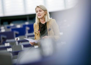 Polnische Konservative verhindern den Frauen-Gewaltschutz: Evelyn Regner im Interview zur Istanbul-Konvention