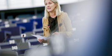 Polnische Konservative verhindern den Frauen-Gewaltschutz: Evelyn Regner im Interview zur Istanbul-Konvention