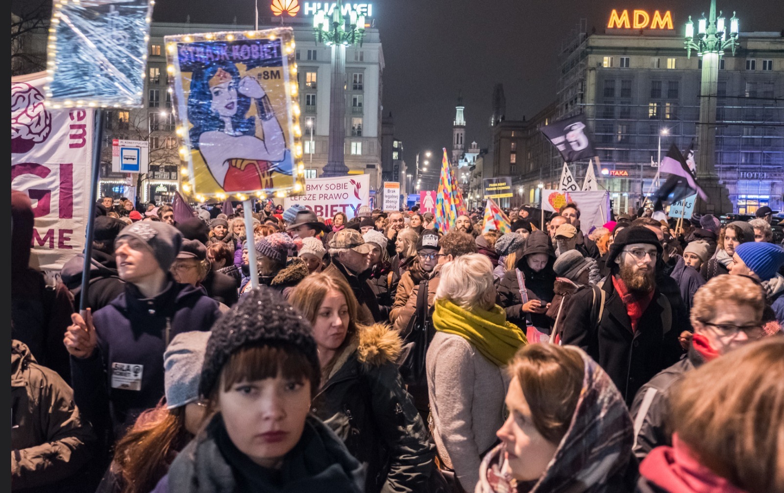 Riesige Frauendemos in Polen: Rechts-Regierung wird Abtreibungsverbot vorerst nicht beschließen